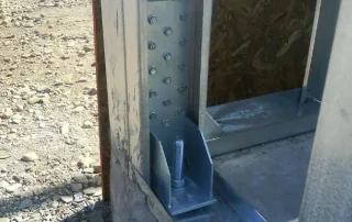 Detalle de instalación del Anclaje AN1-90 en estructura de perfiles galvanizados INTUPAC